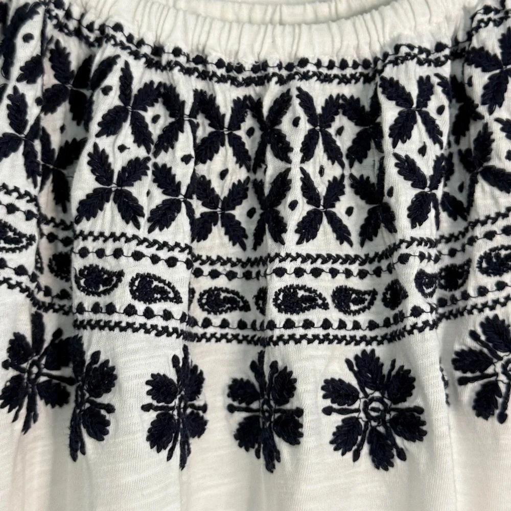 Tommy Hilfiger White Boho Peasant Blouse w/Black Embroidery. Sz L.